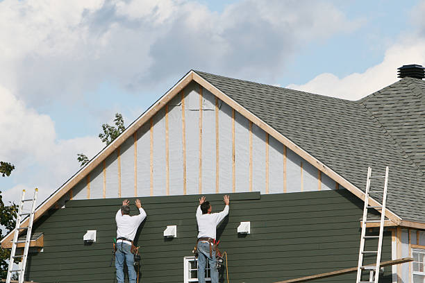 Professional Emergency Siding Repair technician working in Moscow, PA